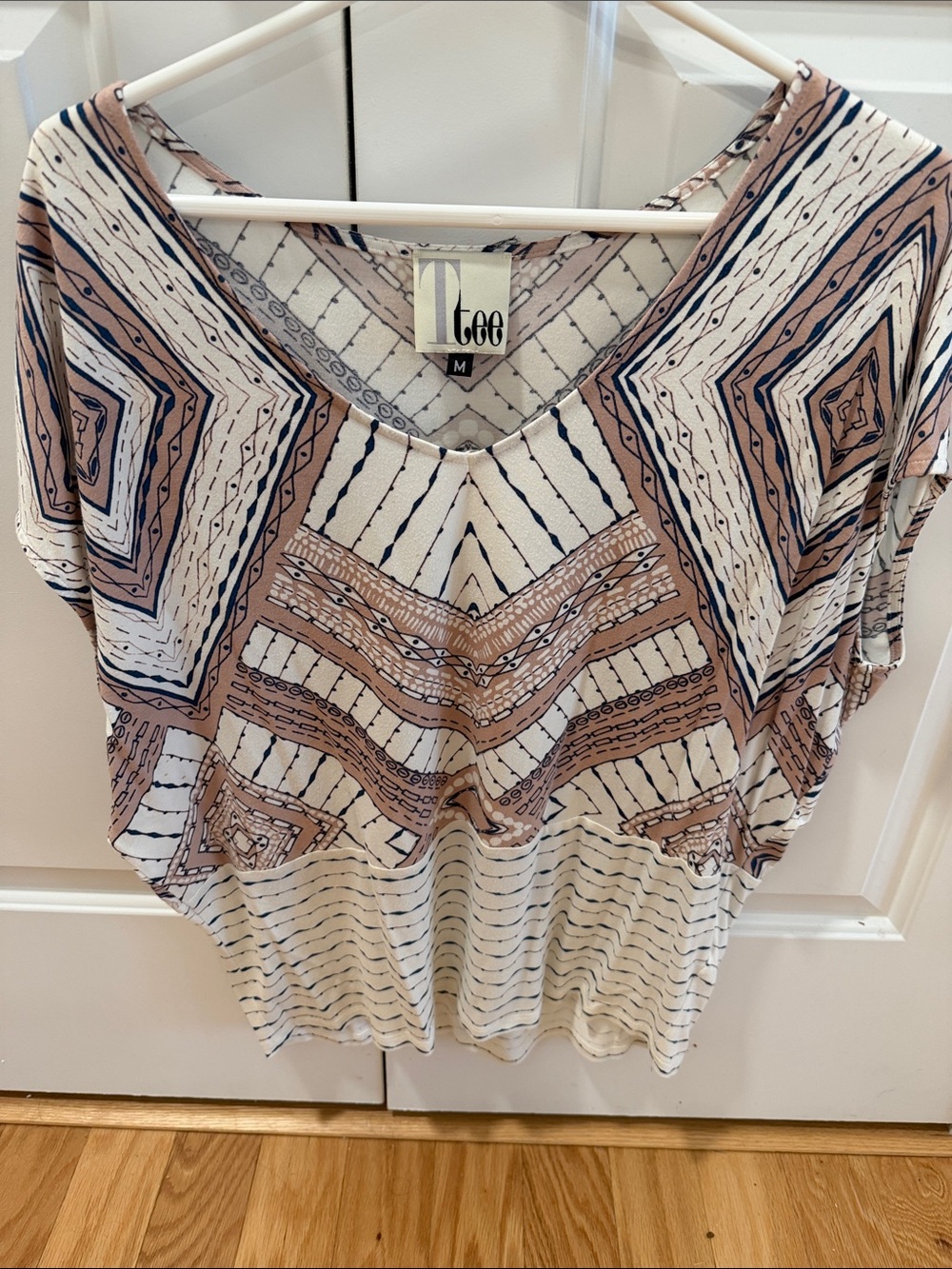 Geometric Print V-Neck Women's Top in Cream and Tan
